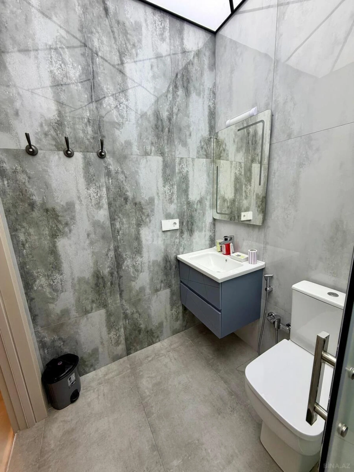 Kirayə verilir 2 otaqlı mənzil 85 m²