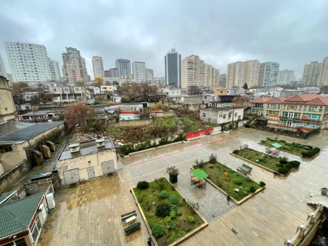 Satılır 4 otaqlı mənzil 160 m²