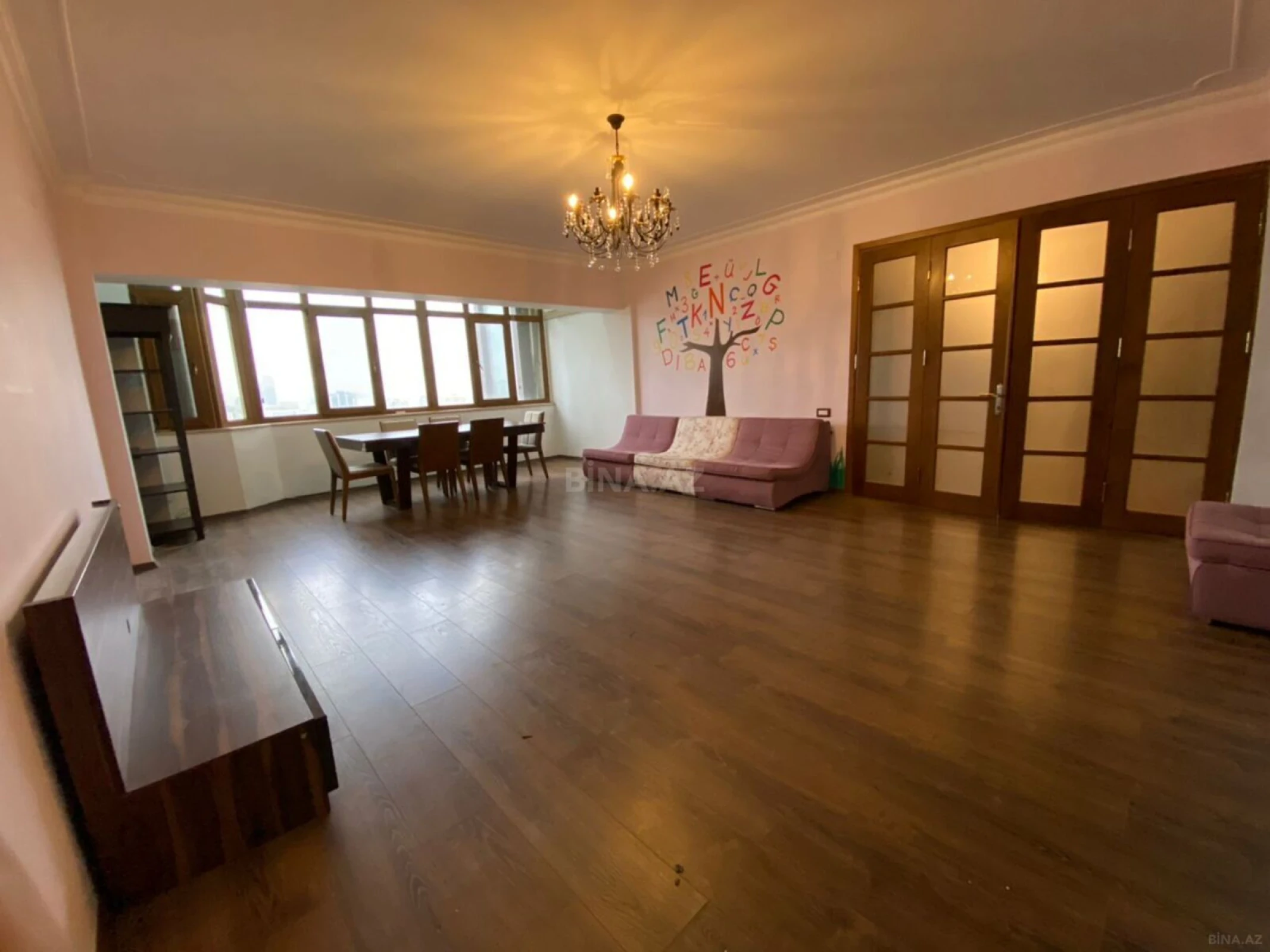 Satılır 4 otaqlı mənzil 160 m²