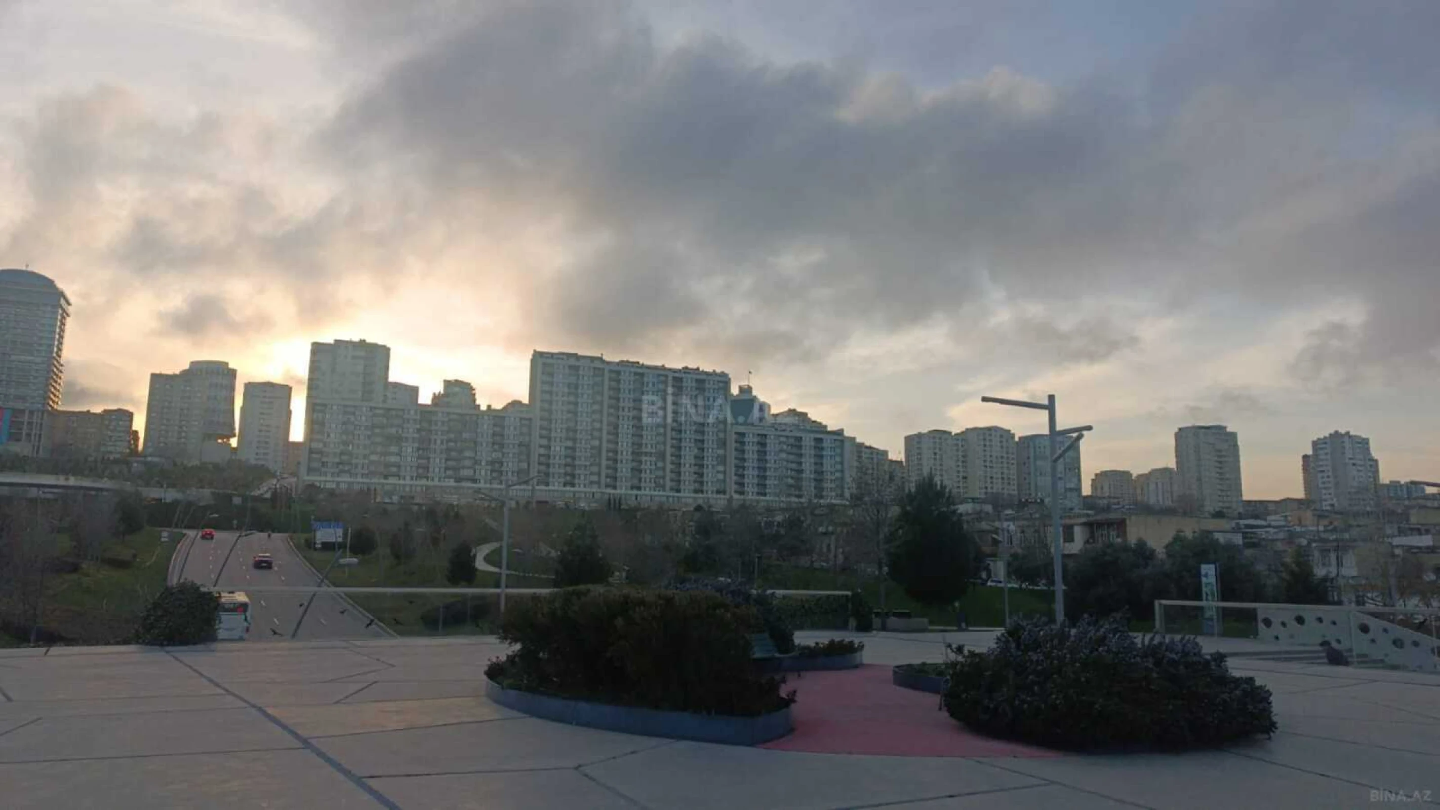 Satılır 4 otaqlı mənzil 160 m²