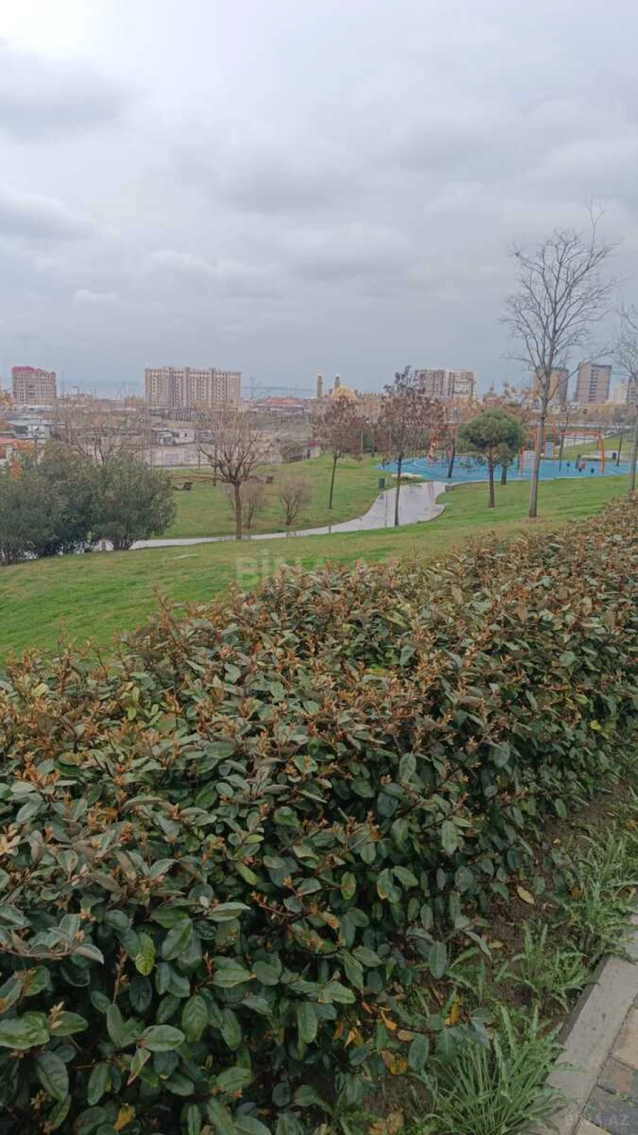 Satılır 4 otaqlı mənzil 160 m²