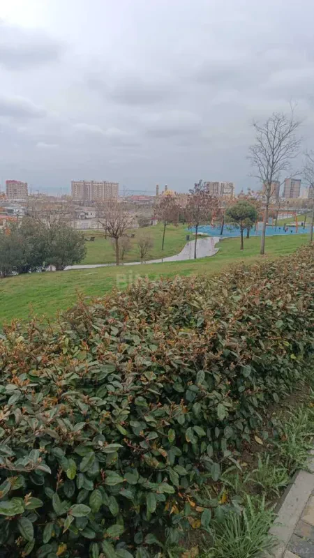 Satılır 4 otaqlı mənzil 160 m²