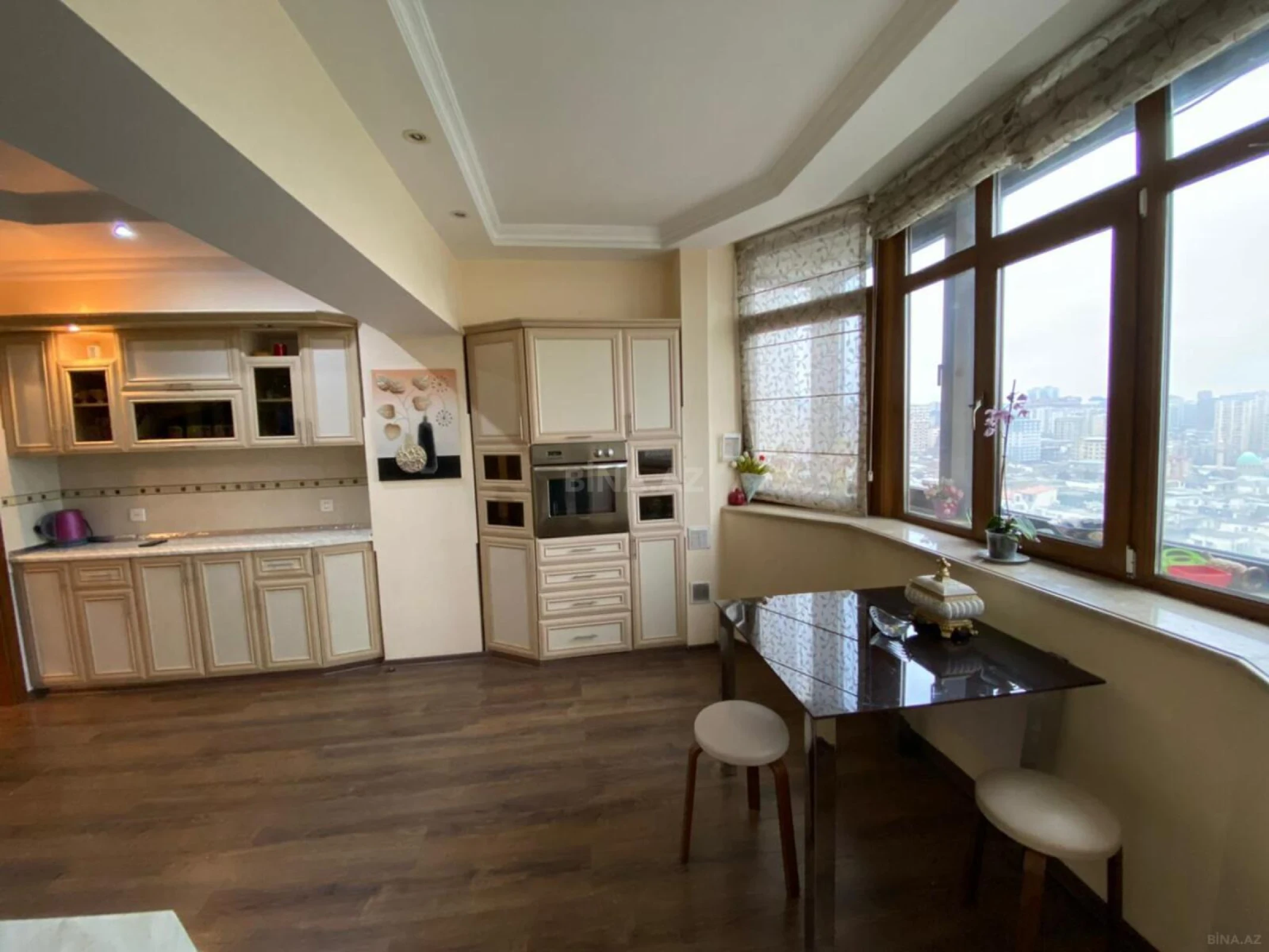Satılır 4 otaqlı mənzil 160 m²
