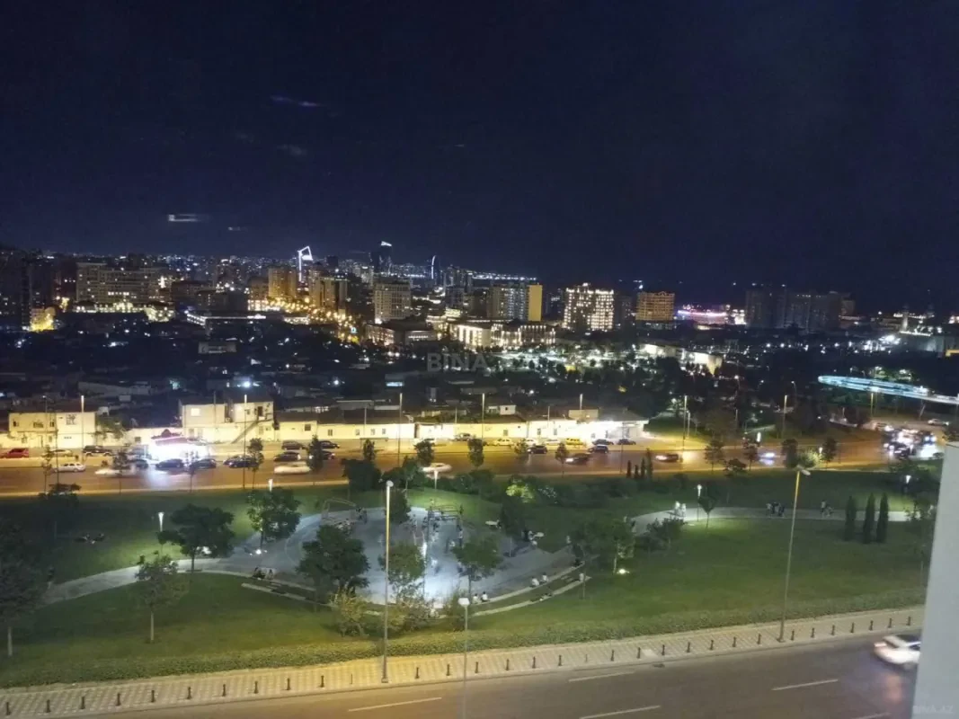 Satılır 4 otaqlı mənzil 160 m²