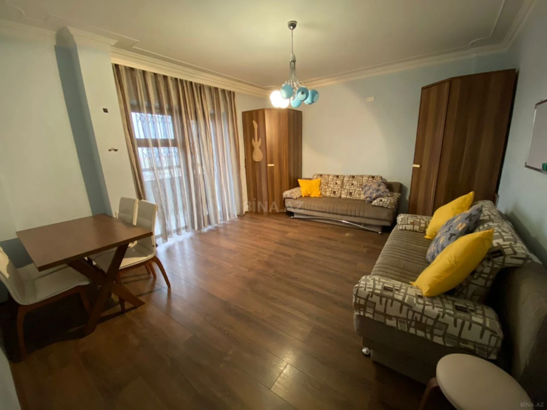 Satılır 4 otaqlı mənzil 160 m²