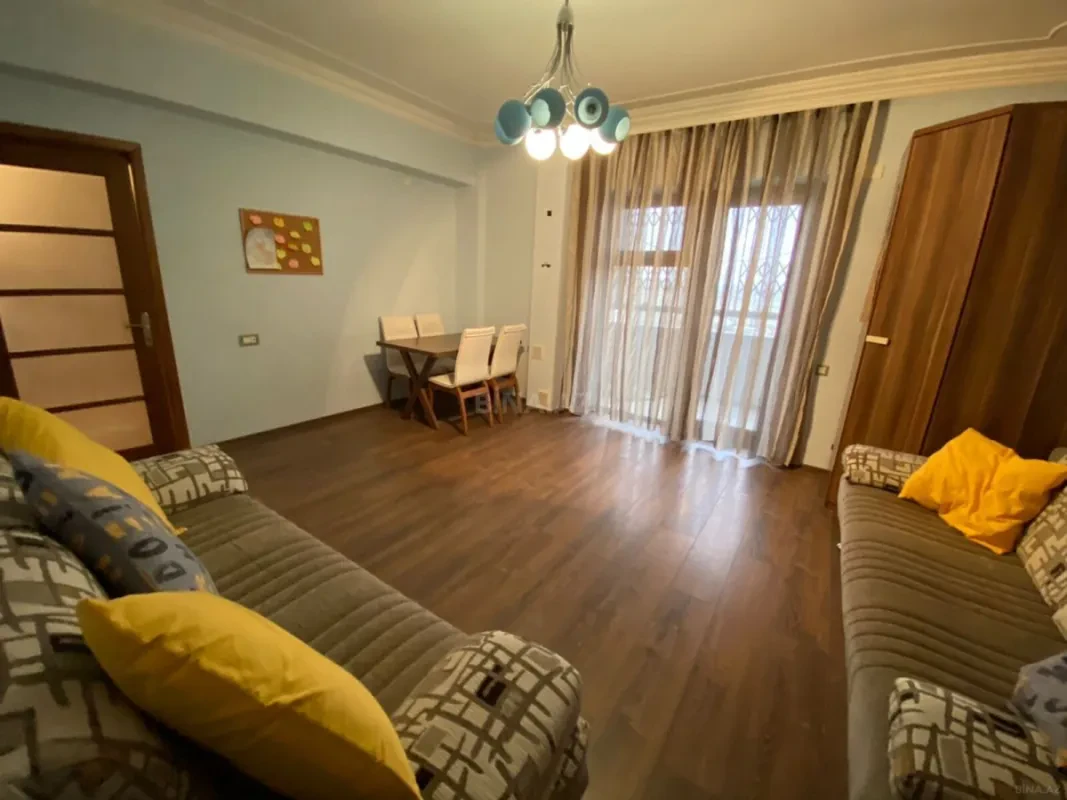 Satılır 4 otaqlı mənzil 160 m²