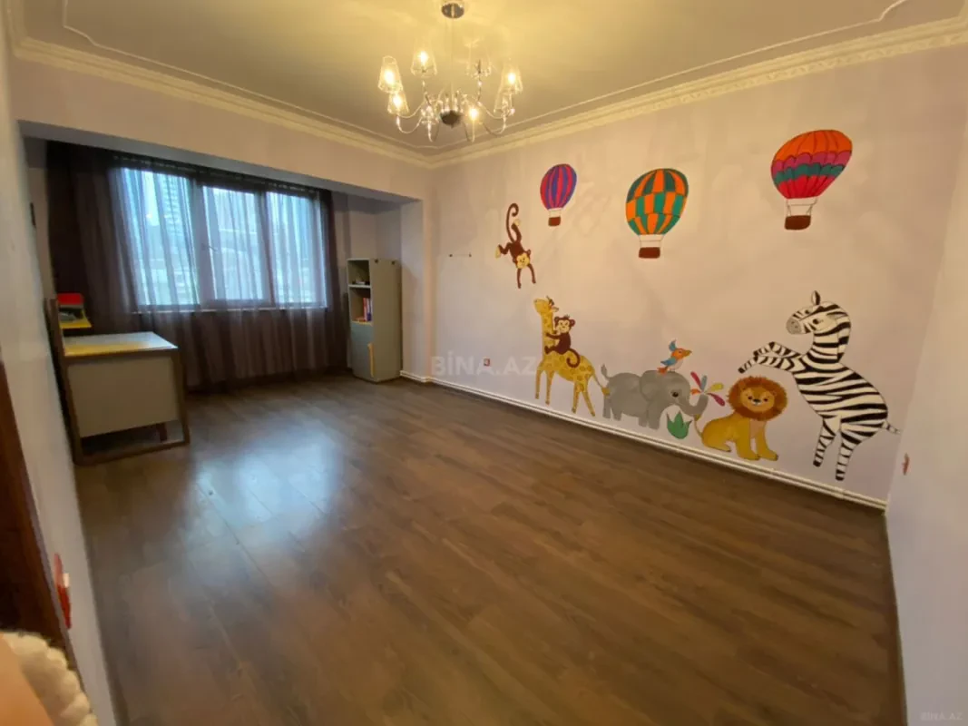 Satılır 4 otaqlı mənzil 160 m²