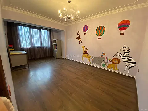 Satılır 4 otaqlı mənzil 160 m²