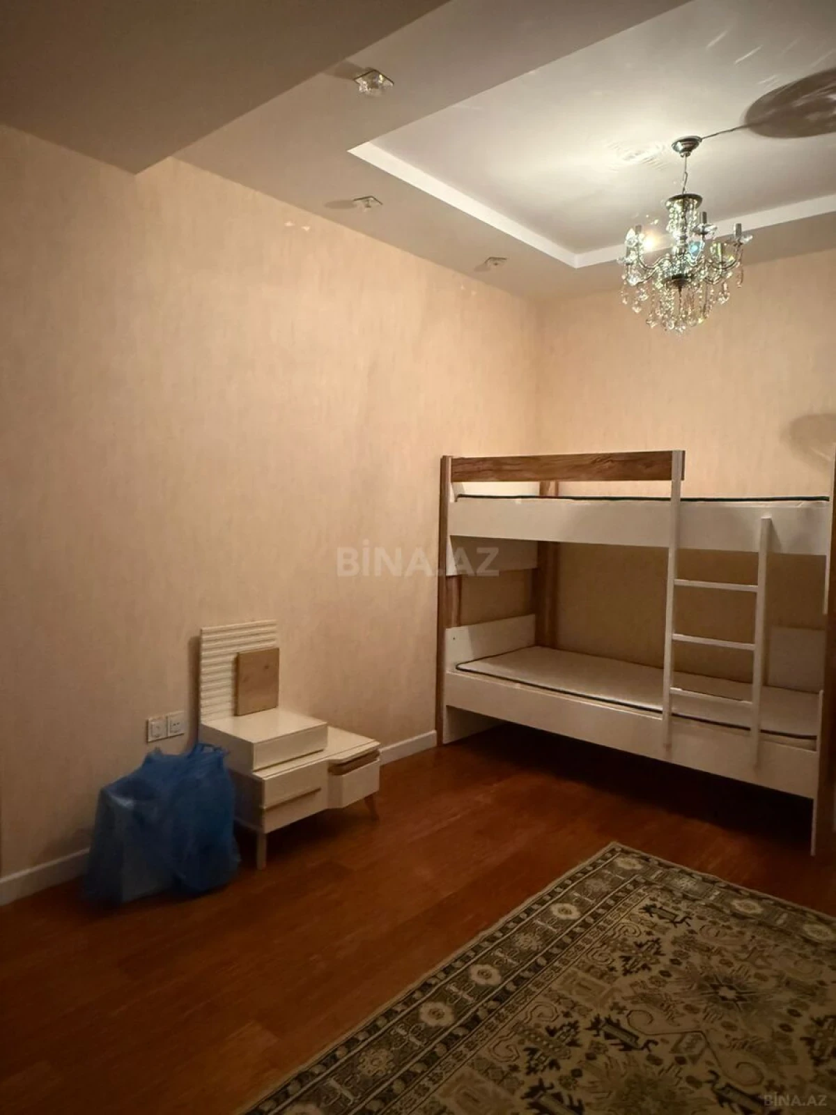 Kirayə verilir 3 otaqlı mənzil 115 m²