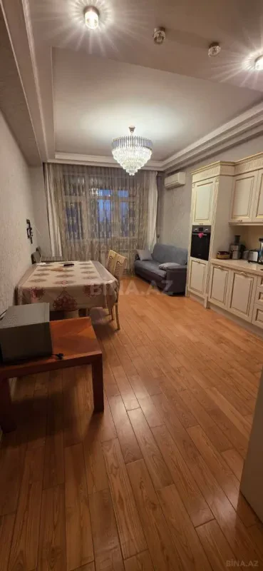 Kirayə verilir 3 otaqlı mənzil 210 m²