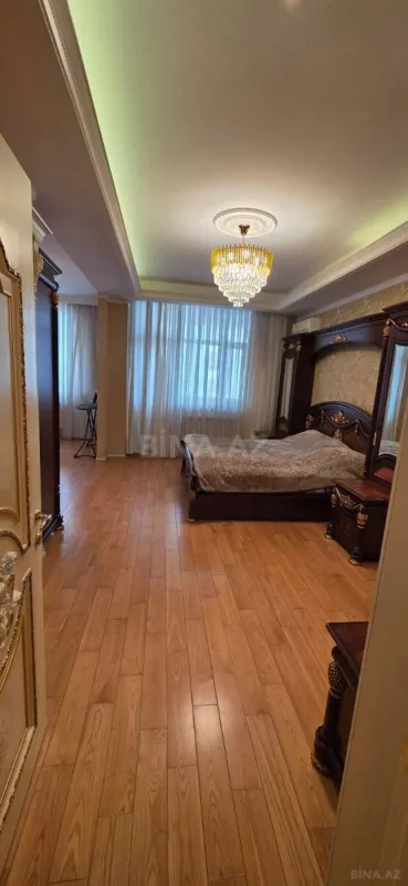 Kirayə verilir 3 otaqlı mənzil 210 m²
