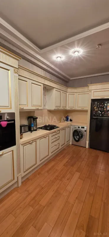 Kirayə verilir 3 otaqlı mənzil 210 m²