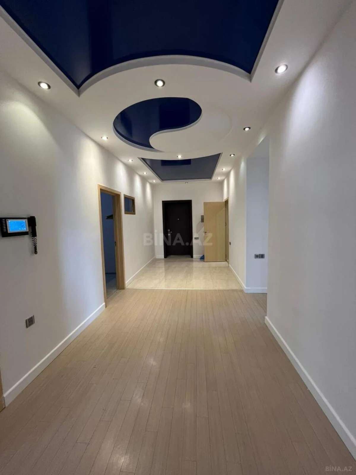 Satılır 3 otaqlı mənzil 200 m²