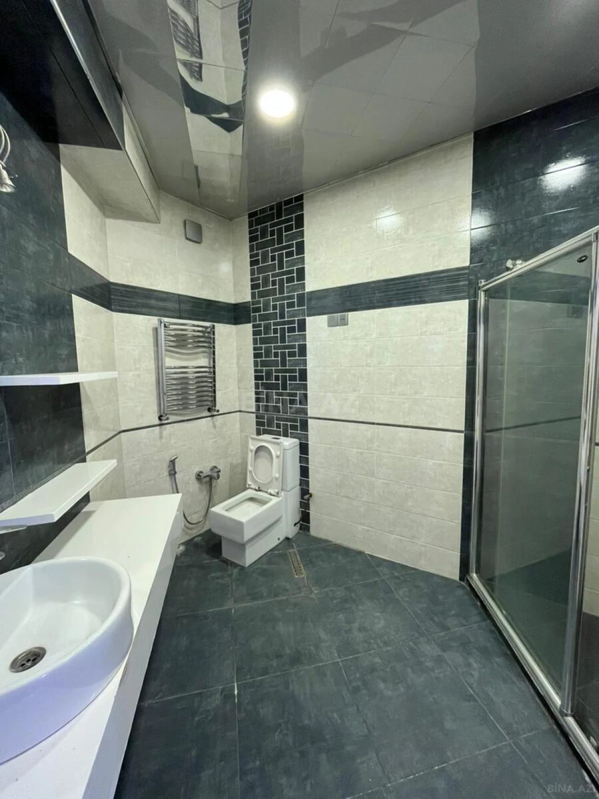 Satılır 3 otaqlı mənzil 200 m²