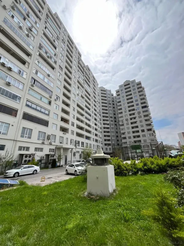 Satılır 3 otaqlı mənzil 200 m²