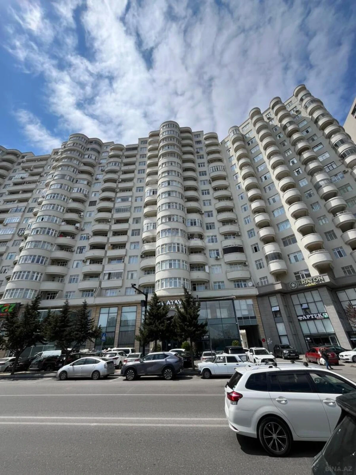 Satılır 3 otaqlı mənzil 200 m²