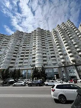 Satılır 3 otaqlı mənzil 200 m²