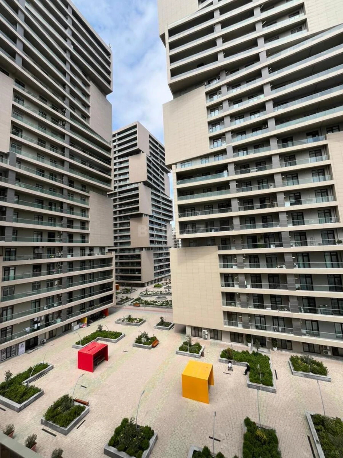 Satılır 3 otaqlı mənzil 200 m²