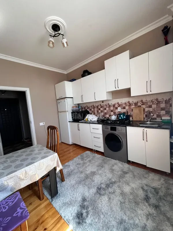 Satılır 2 otaqlı mənzil 74 m²