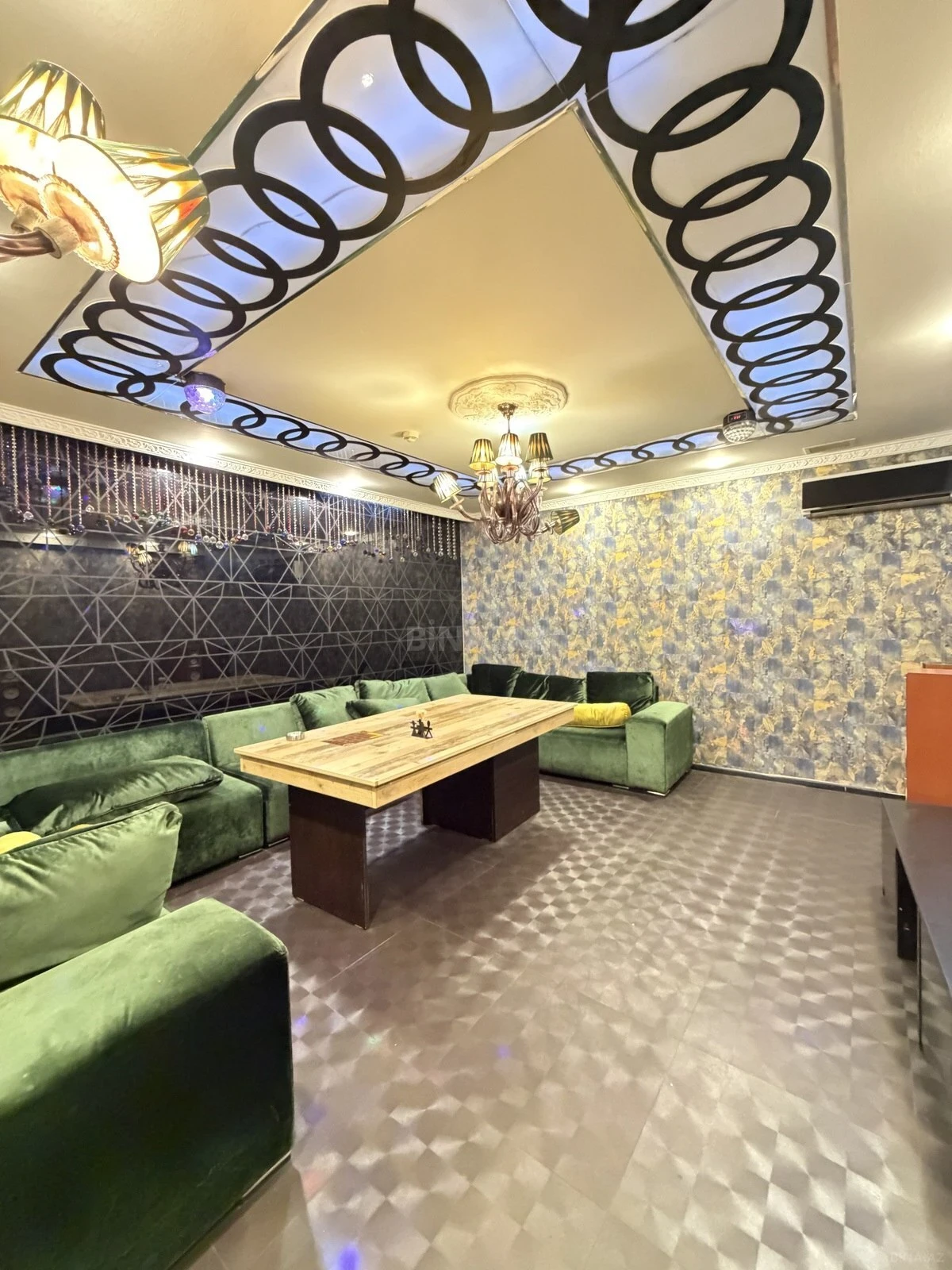Satılır obyekt 330 m²
