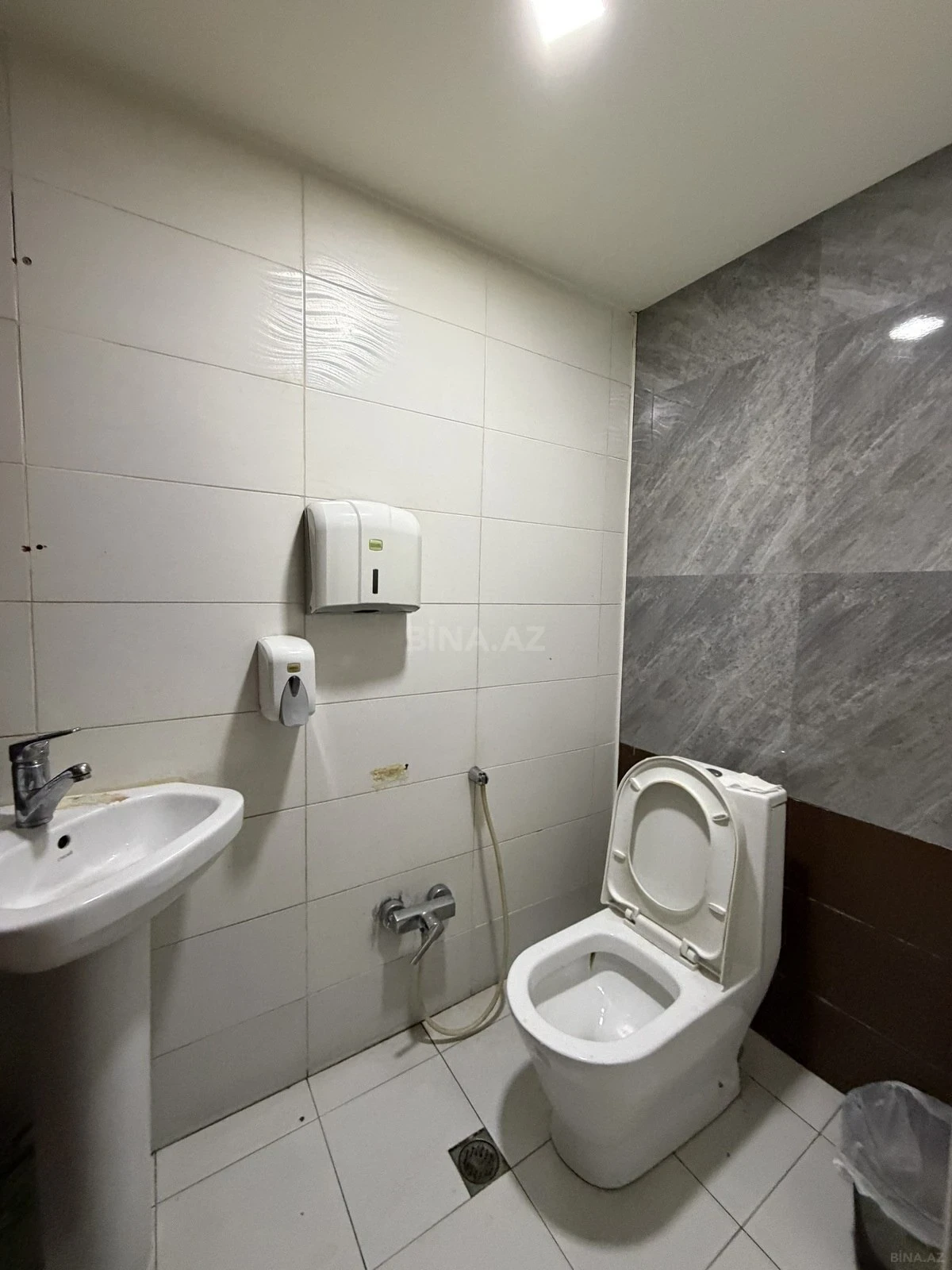 Satılır obyekt 330 m²