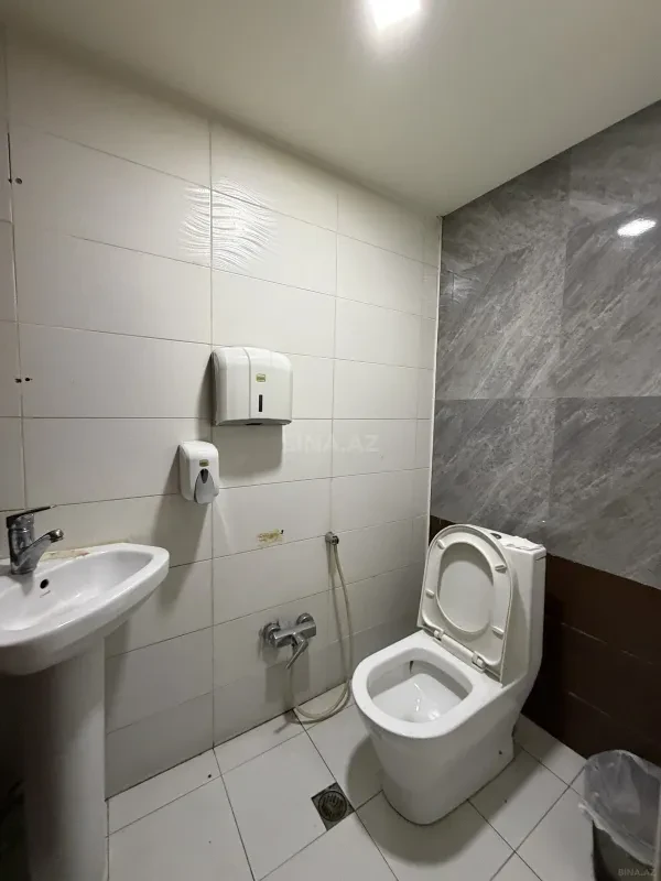 Satılır obyekt 330 m²