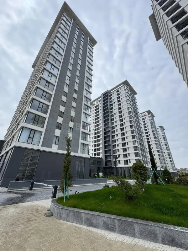 Satılır 2 otaqlı mənzil 77 m²