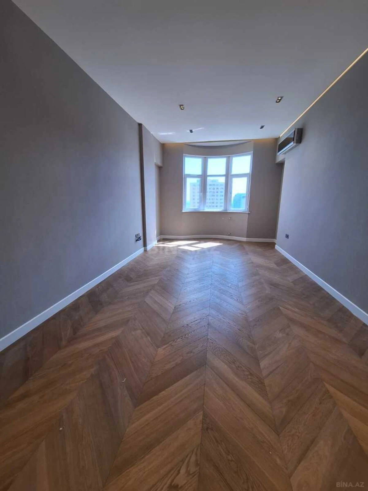 Satılır 3 otaqlı mənzil 120 m²