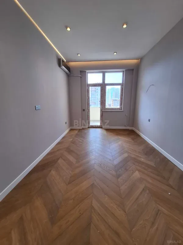 Satılır 3 otaqlı mənzil 120 m²