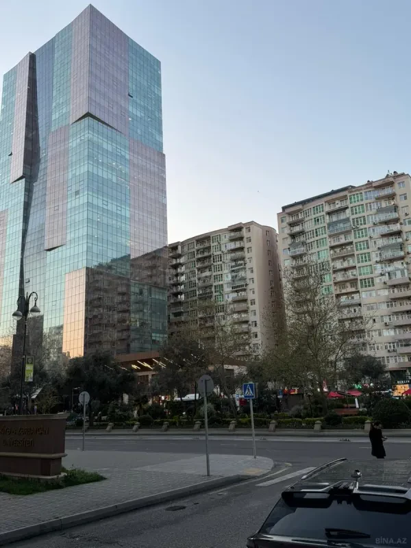 Satılır 4 otaqlı mənzil 112 m²