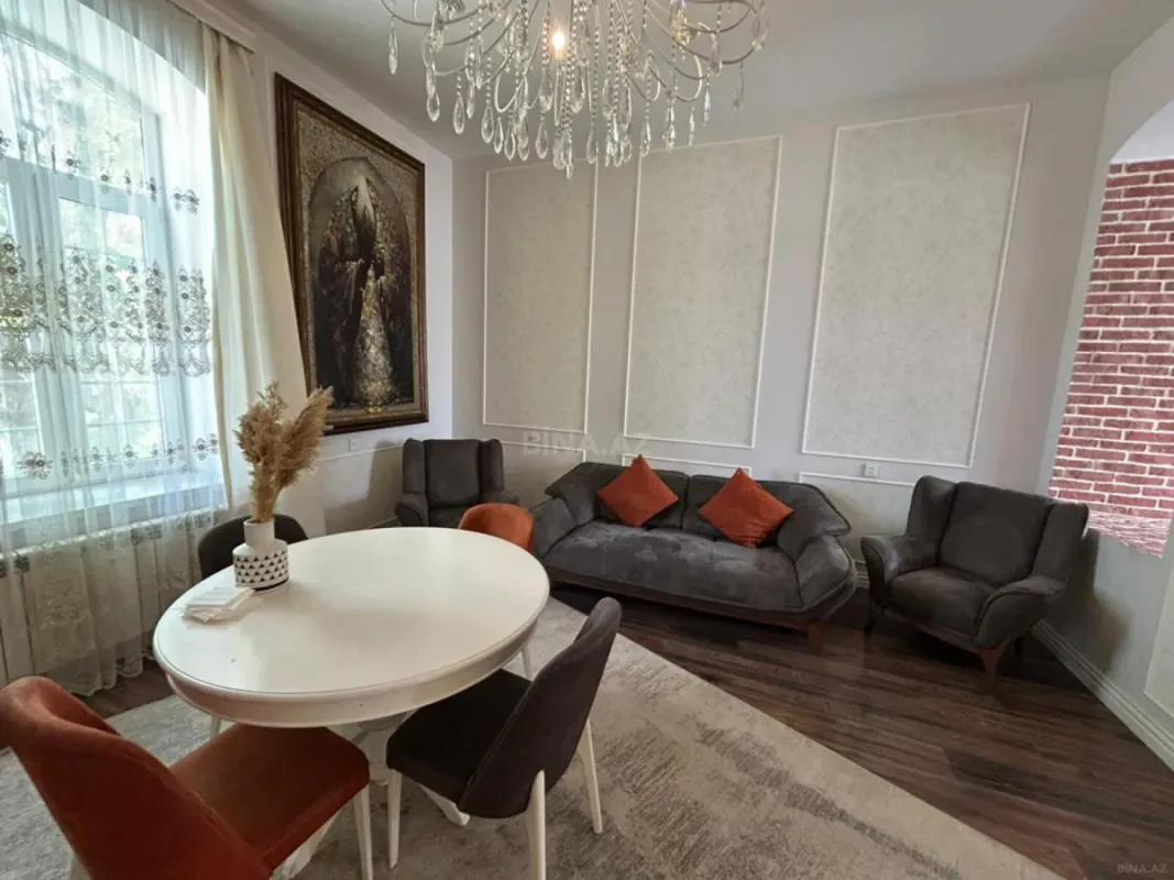 Kirayə verilir 2 otaqlı mənzil 90 m²