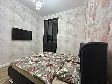 Kirayə verilir 2 otaqlı mənzil 90 m²