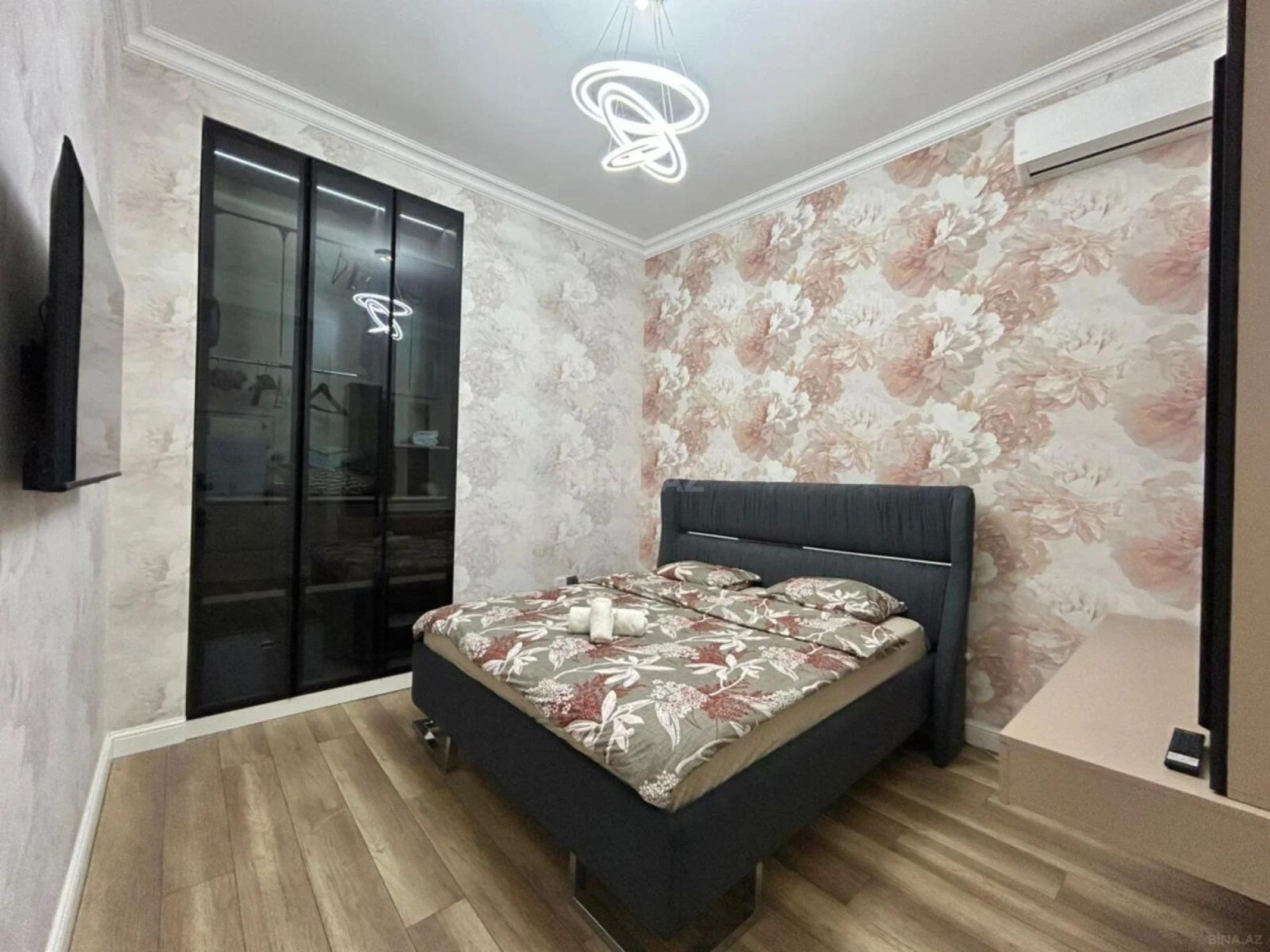 Kirayə verilir 2 otaqlı mənzil 90 m²