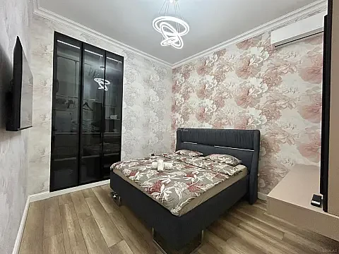 Kirayə verilir 2 otaqlı mənzil 90 m²