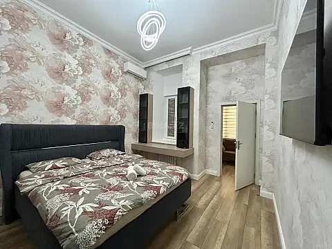 Kirayə verilir 2 otaqlı mənzil 90 m²