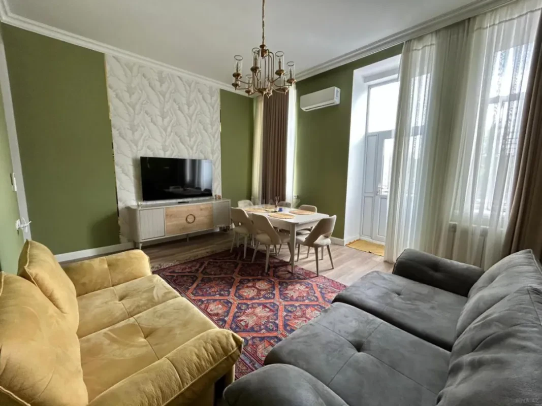 Kirayə verilir 2 otaqlı mənzil 90 m²