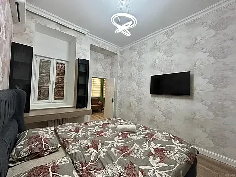 Kirayə verilir 2 otaqlı mənzil 90 m²