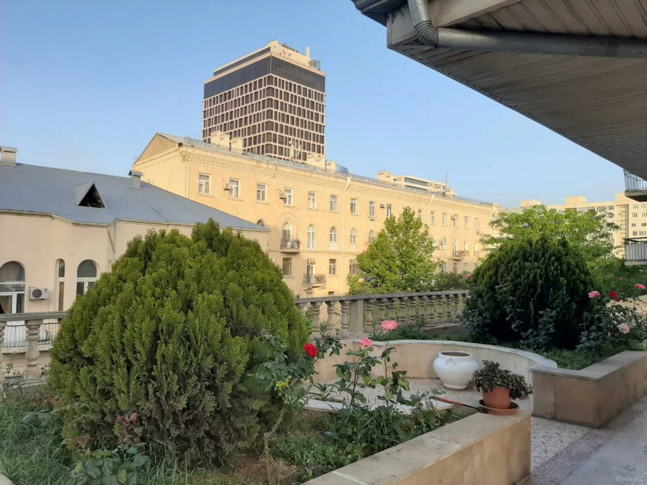 Satılır obyekt 600 m²