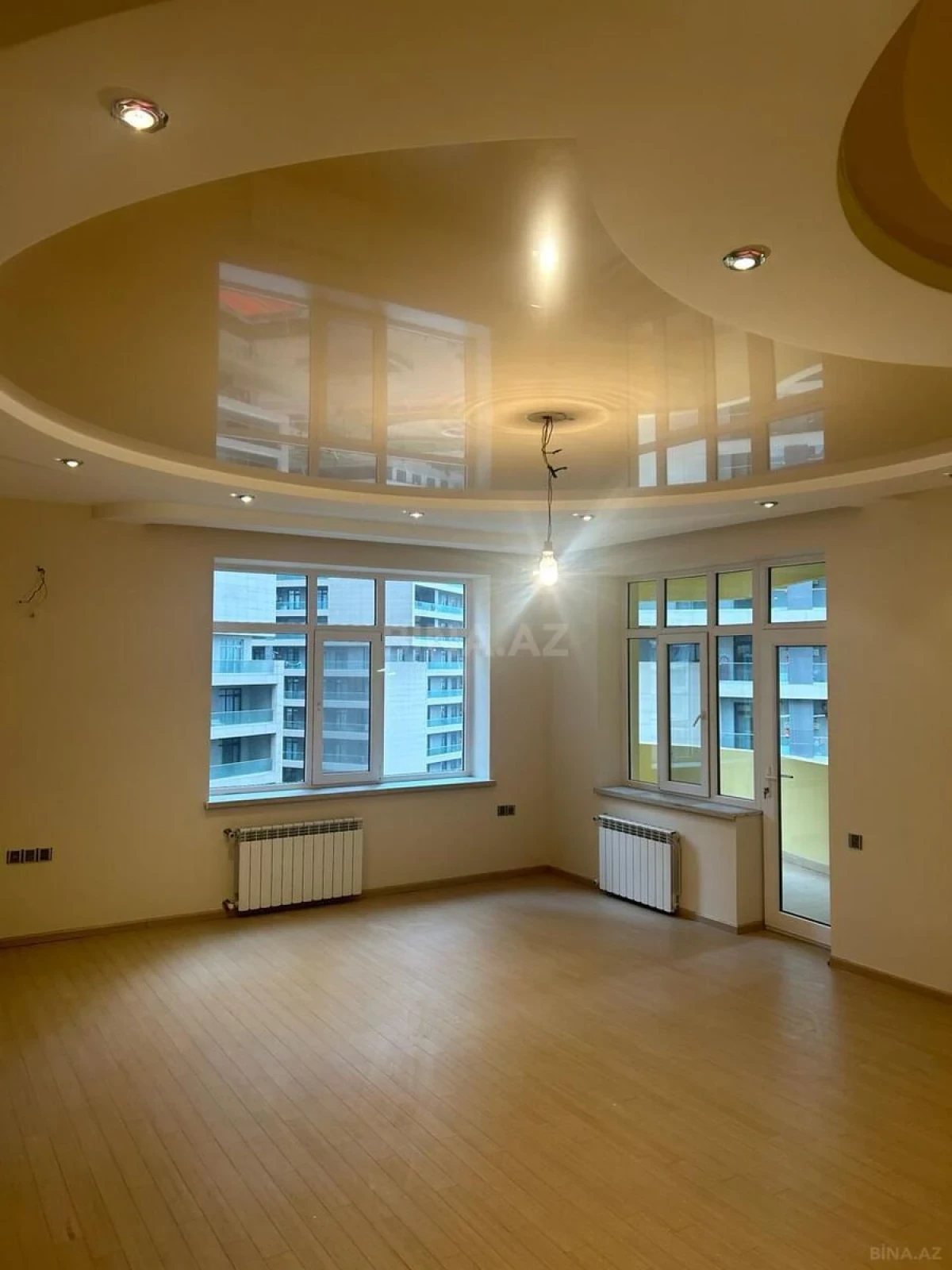 Satılır 4 otaqlı mənzil 197 m²