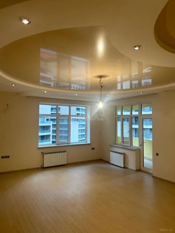 Satılır 4 otaqlı mənzil 197 m²