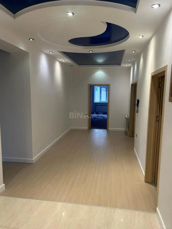Satılır 4 otaqlı mənzil 197 m²