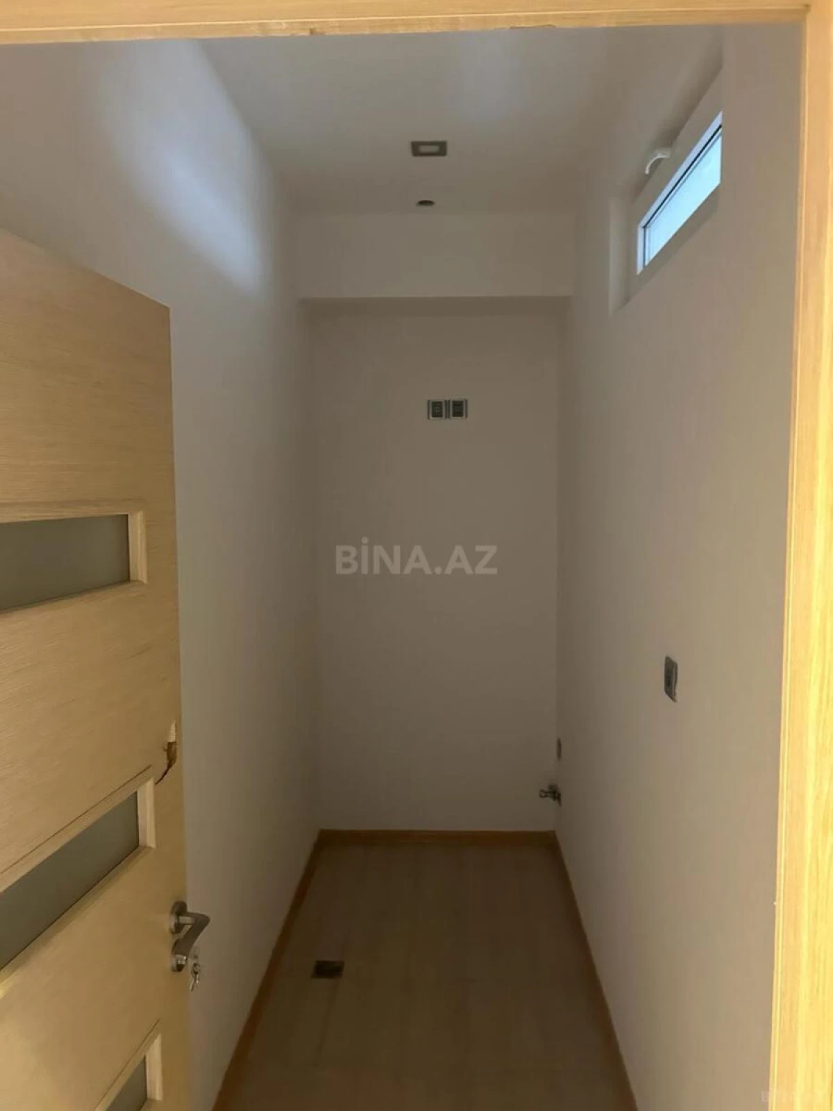 Satılır 4 otaqlı mənzil 197 m²