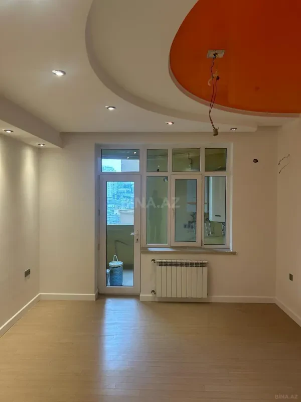 Satılır 4 otaqlı mənzil 197 m²