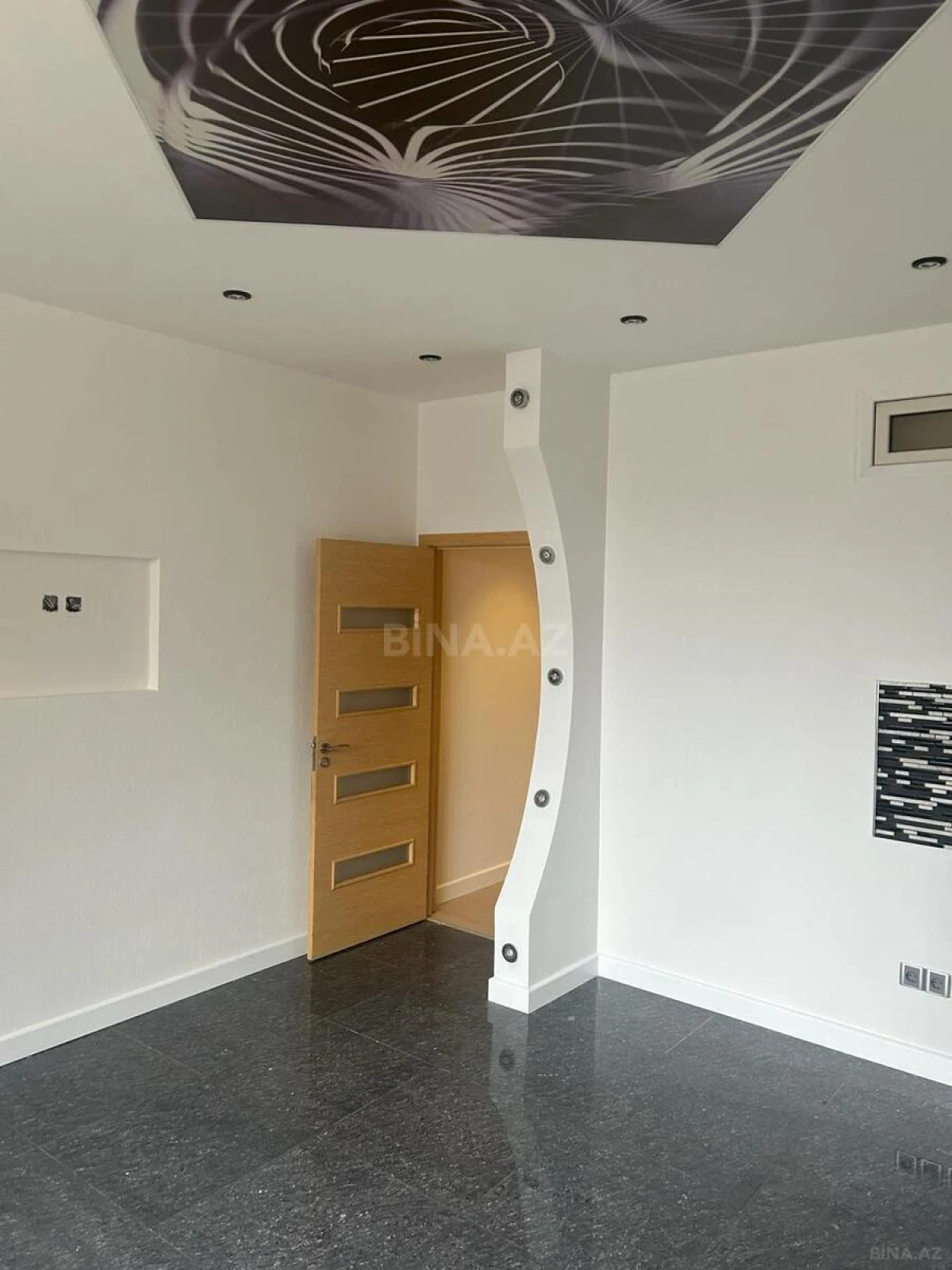 Satılır 4 otaqlı mənzil 197 m²