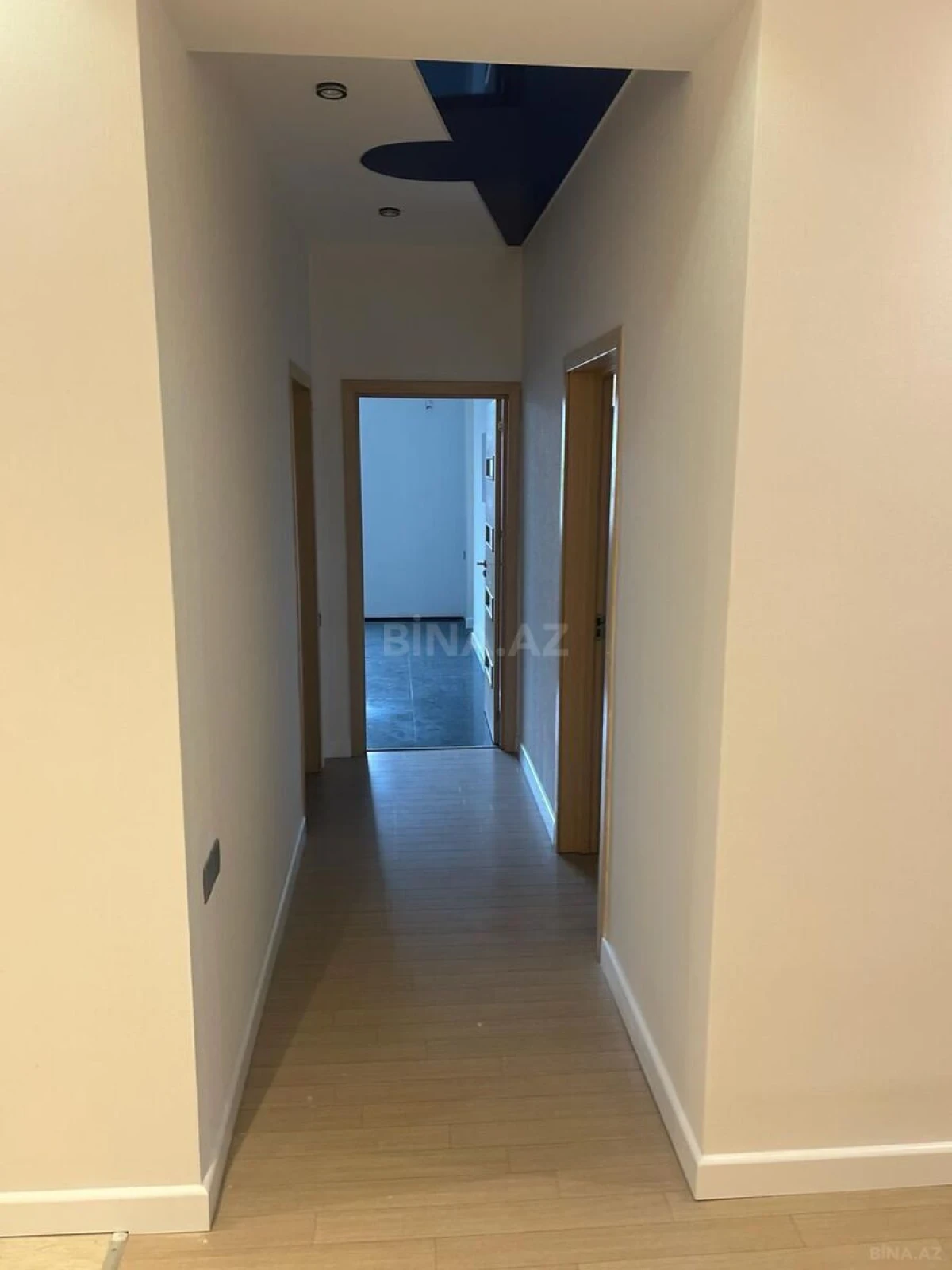Satılır 4 otaqlı mənzil 197 m²