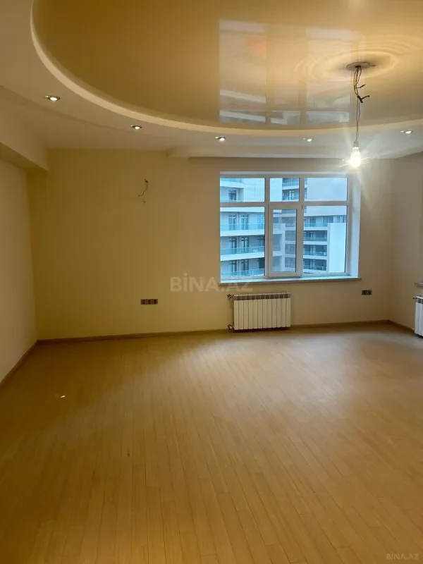 Satılır 4 otaqlı mənzil 197 m²