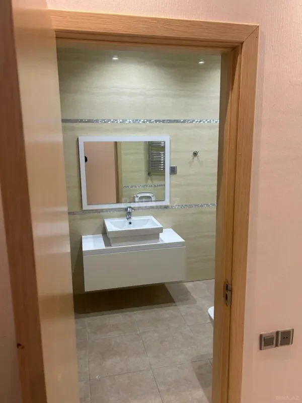 Satılır 4 otaqlı mənzil 197 m²
