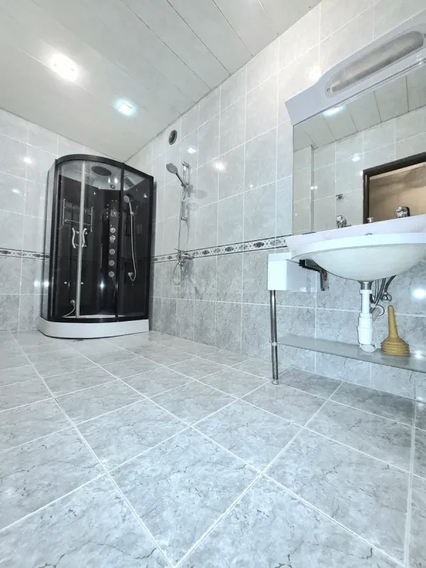 Satılır 3 otaqlı mənzil 165 m²