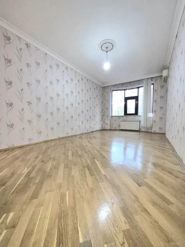 Satılır 3 otaqlı mənzil 165 m²