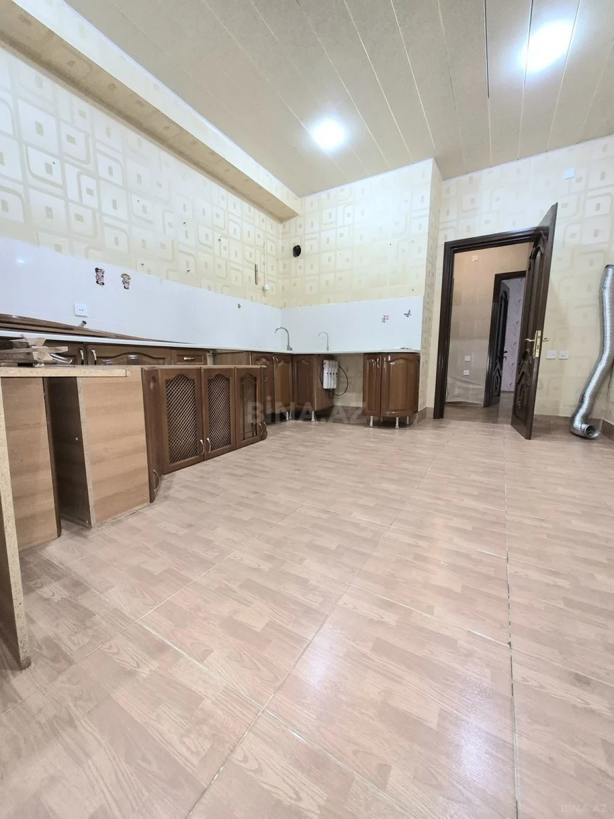 Satılır 3 otaqlı mənzil 165 m²